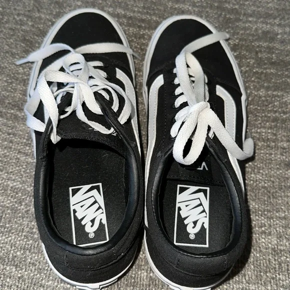 Women’s Vans Ward women’s shoes. Size 6.5 - Picture 15 of 15